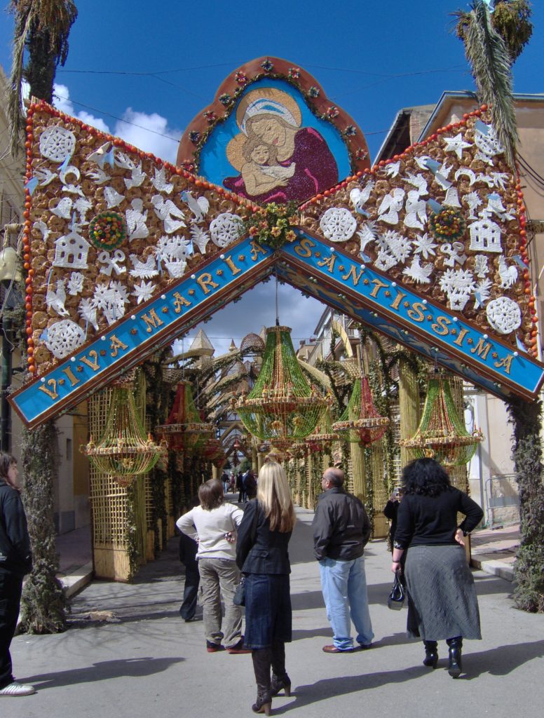 Archi di Pane arch depictring Mary and baby Jesus, as well as other images, all made from bread.
